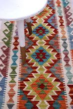 Load image into Gallery viewer, Kleurrijk Tapijt Laagpolig Handgeweven Wollen Vloerkleed - Koho Afghan Kelim 198x61