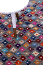 Load image into Gallery viewer, Kleurrijk Tapijt Laagpolig Handgeweven Wollen Vloerkleed - Koho Afghan Kelim 120x63