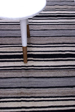 Load image into Gallery viewer, Grijs/Beige Tapijt Laagpolig Handgeweven Wollen Vloerkleed - Koho Afghan Modern Kelim 165x104