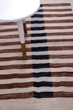 Load image into Gallery viewer, Crème Tapijt Laagpolig Handgeweven Wollen Vloerkleed - Koho Afghan Modern Kelim 147x113