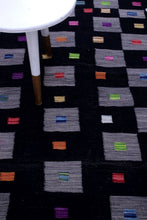 Load image into Gallery viewer, Zwart Tapijt Laagpolig Handgeweven Wollen Vloerkleed - Koho Afghan Modern Kelim 146x102