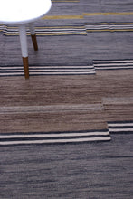Load image into Gallery viewer, Grijs Tapijt Laagpolig Handgeweven Wollen Vloerkleed - Koho Afghan Modern Kelim 340x256