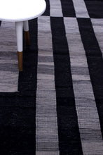 Load image into Gallery viewer, Zwart Tapijt Laagpolig Handgeweven Wollen Vloerkleed - Koho Afghan Modern Kelim 202x165