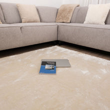 Load image into Gallery viewer, Crème Tapijt Wasbaar Laagpolig Vloerkleed met Anti Slip Koho Soft Comfort Wasbaar op 30°