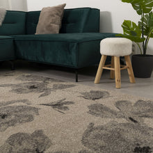 Load image into Gallery viewer, Beige met Grijs Tapijt Laagpolig Vloerkleed Koho Belgian Design Bloemenpatroon