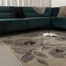 Load image into Gallery viewer, Beige met Grijs Tapijt Laagpolig Vloerkleed Koho Belgian Design Bloemenpatroon