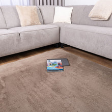 Load image into Gallery viewer, Taupe Tapijt Laagpolig Vloerkleed Koho Thin Fluffy
