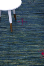 Load image into Gallery viewer, Blauw Tapijt Laagpolig Handgeweven Wollen Vloerkleed - Koho Afghan Modern Kelim 199x152
