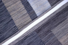Load image into Gallery viewer, Grijs Tapijt Laagpolig Handgeweven Wollen Vloerkleed - Koho Afghan Modern Kelim 141x100
