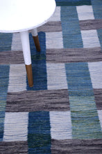 Load image into Gallery viewer, Blauw Tapijt Laagpolig Handgeweven Wollen Vloerkleed - Koho Afghan Modern Kelim 164x141
