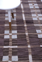 Load image into Gallery viewer, Bruin Tapijt Laagpolig Handgeweven Wollen Vloerkleed - Koho Afghan Modern Kelim 191x148

