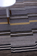 Load image into Gallery viewer, Grijs Tapijt Laagpolig Handgeweven Wollen Vloerkleed - Koho Afghan Modern Kelim 229x160
