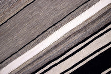 Load image into Gallery viewer, Grijs Tapijt Laagpolig Handgeweven Wollen Vloerkleed - Koho Afghan Modern Kelim 201x117
