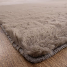 Load image into Gallery viewer, Taupe Tapijt Zacht Hoogpolig Vloerkleed Koho Extra Fluffy
