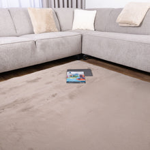 Load image into Gallery viewer, Taupe Tapijt Zacht Hoogpolig Vloerkleed Koho Extra Fluffy
