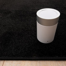 Load image into Gallery viewer, Zwart Tapijt Effen Laagpolig Vloerkleed Koho Minimalist
