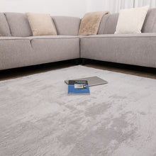 Load image into Gallery viewer, Lichtgrijs Tapijt Wasbaar Laagpolig Vloerkleed met Anti Slip Koho Soft Comfort Wasbaar op 30°
