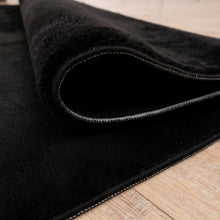 Load image into Gallery viewer, Zwart Tapijt Wasbaar Laagpolig Vloerkleed met Anti Slip Koho Soft Comfort Wasbaar op 30°
